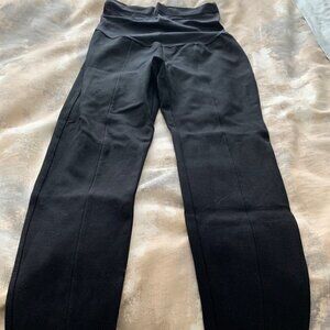 Old Navy Black Maternity Leggings; Size Medium